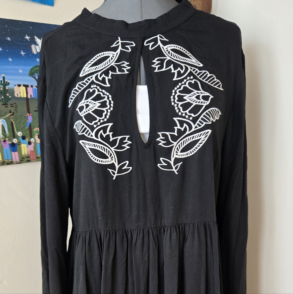Mink Pink Black Embroidered Keyhole Dress Large Flowy Sleeve